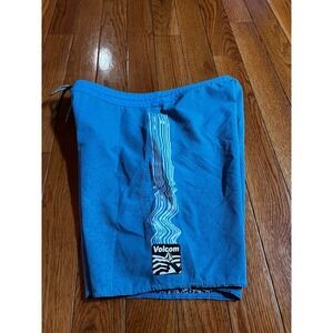 Men's board Shorts Volcome swim trunks has back pocket in back   Size 34